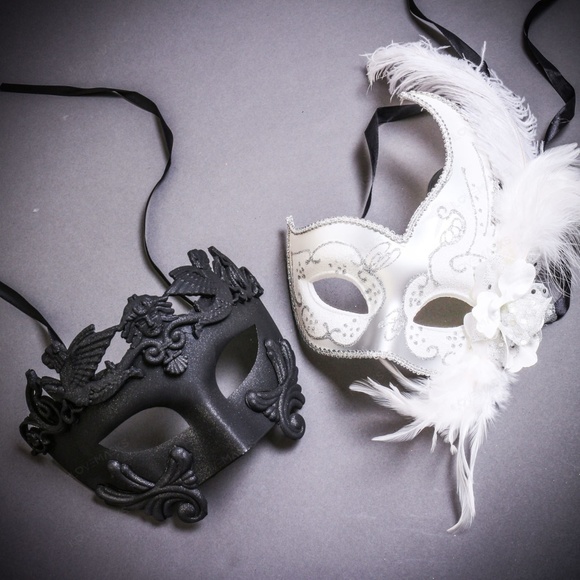 Black Roman Warrior Metallic & White Feather Masks - Picture 1 of 1